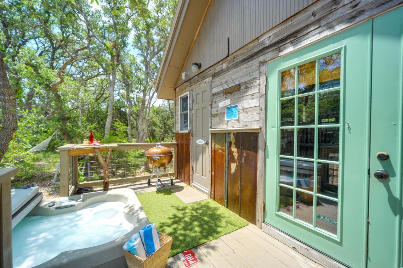 Snuggle Inn Wimberley Cabin With Fire Pit And Deck Exterior foto