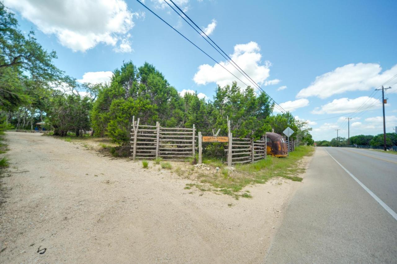 Snuggle Inn Wimberley Cabin With Fire Pit And Deck Exterior foto