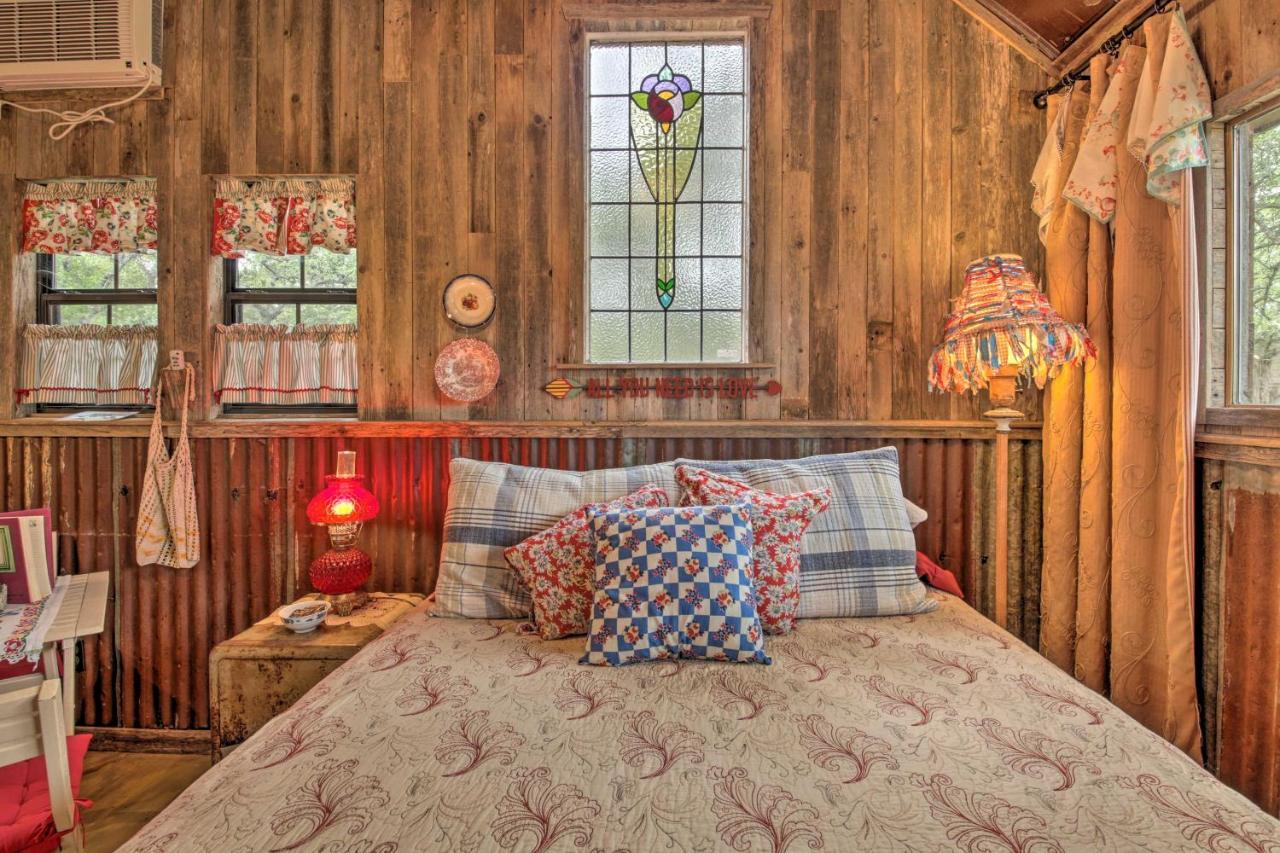 Snuggle Inn Wimberley Cabin With Fire Pit And Deck Exterior foto