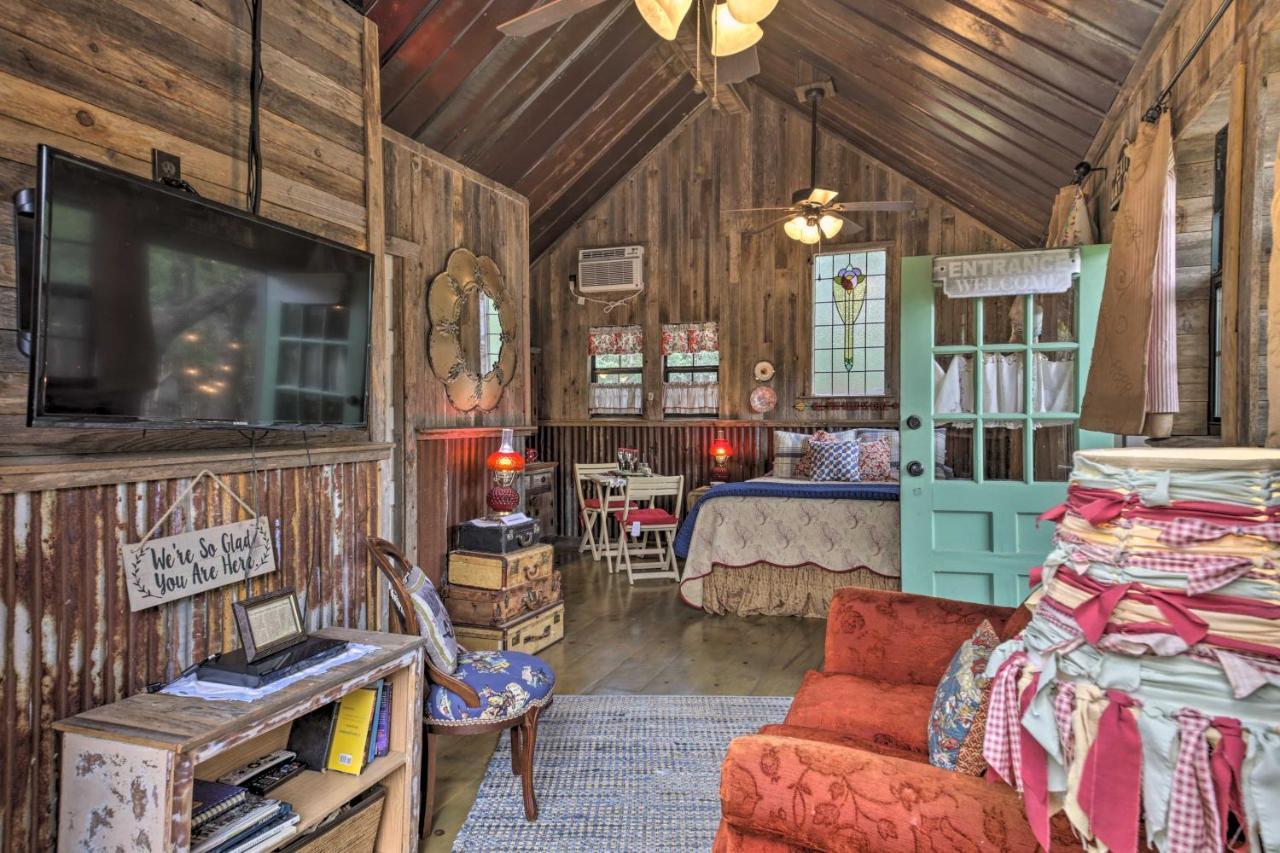 Snuggle Inn Wimberley Cabin With Fire Pit And Deck Exterior foto