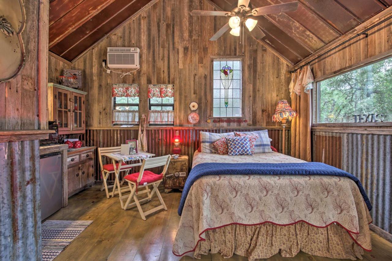 Snuggle Inn Wimberley Cabin With Fire Pit And Deck Exterior foto